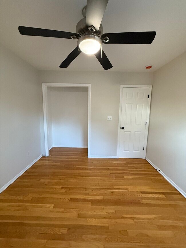 Building Photo - 16 Meadowview Dr