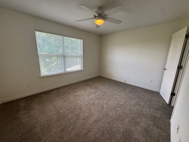 Building Photo - 581 Beehler Dr
