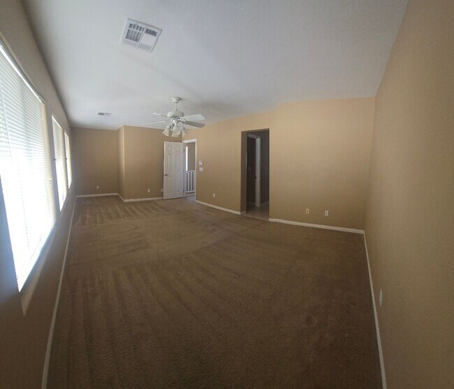 Building Photo - Beautiful 4 Bedroom Home in Mountains Edge