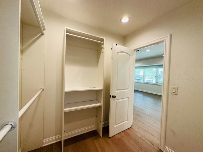 Building Photo - 5148 Otis Ave