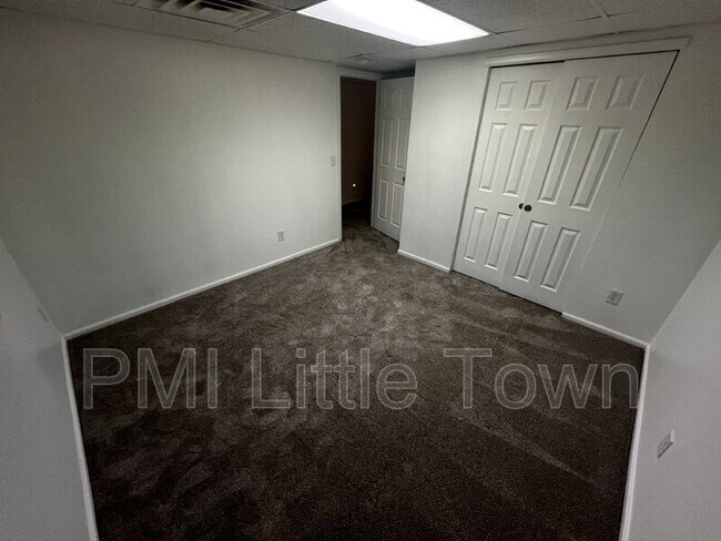 Building Photo - 10647 W Bellwood Pl