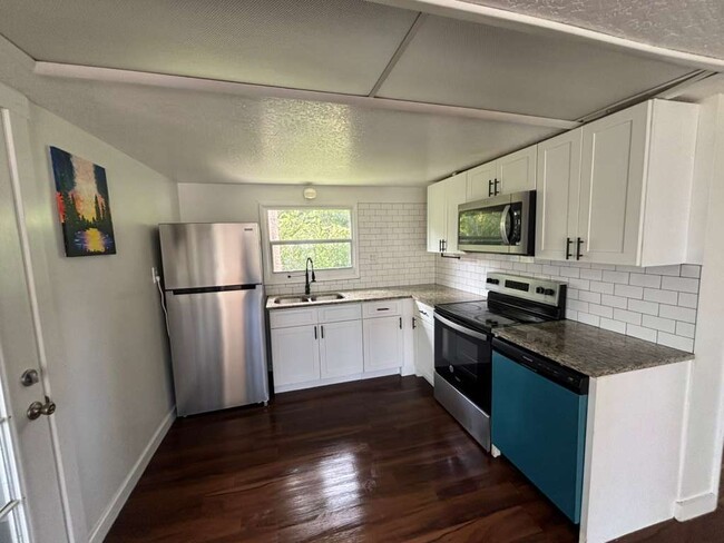 Building Photo - 615 Clearlake Rd