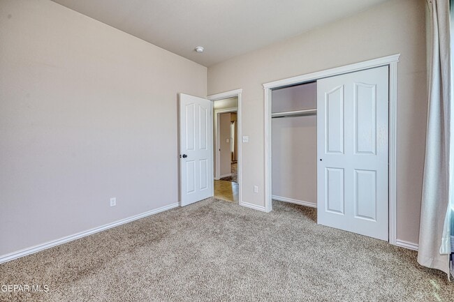 Building Photo - 5601 Valley Maple Dr