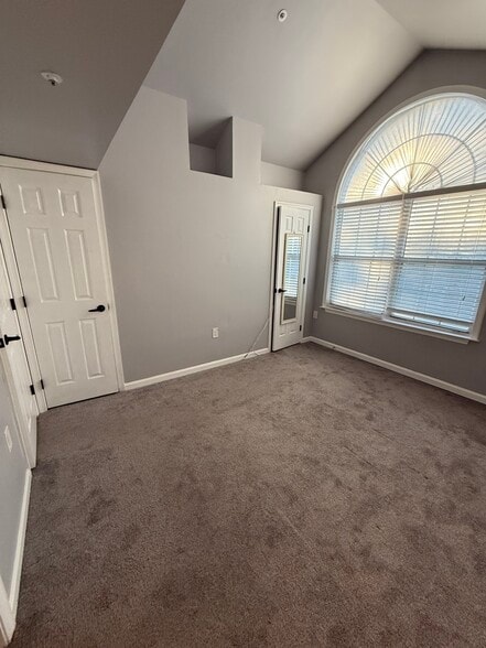 Building Photo - 9708 Lake Pointe Ct