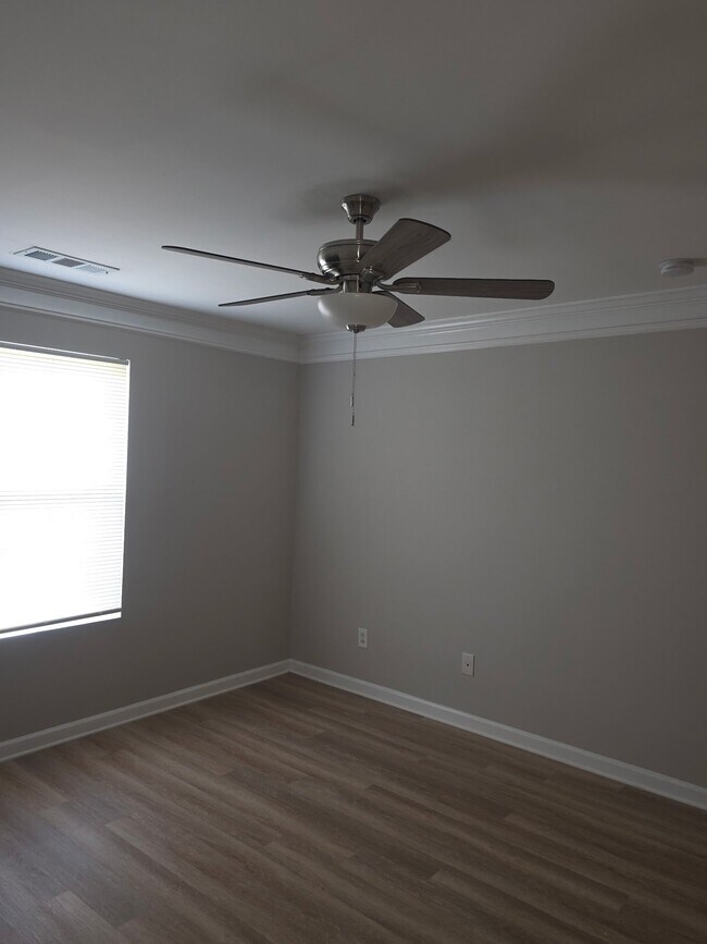 Building Photo - 863 Crestwell Cir