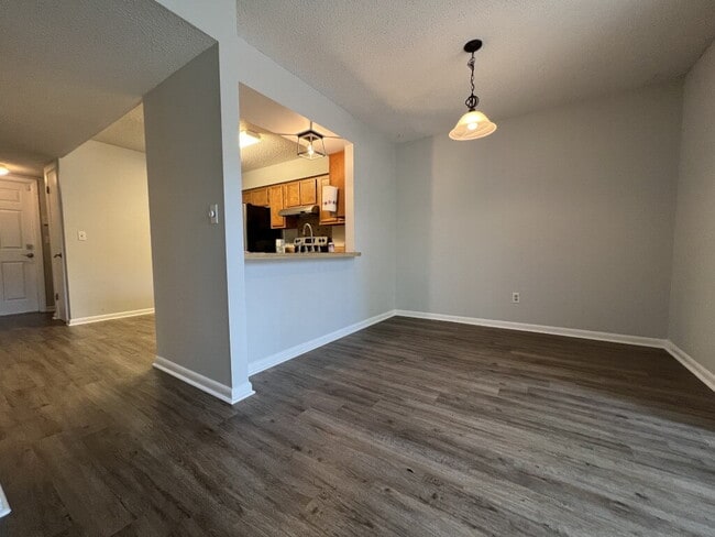 Building Photo - "Charming 2-Bed Townhouse in Shalimar with...