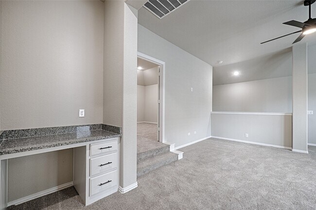 Building Photo - 521 Livia Irene St