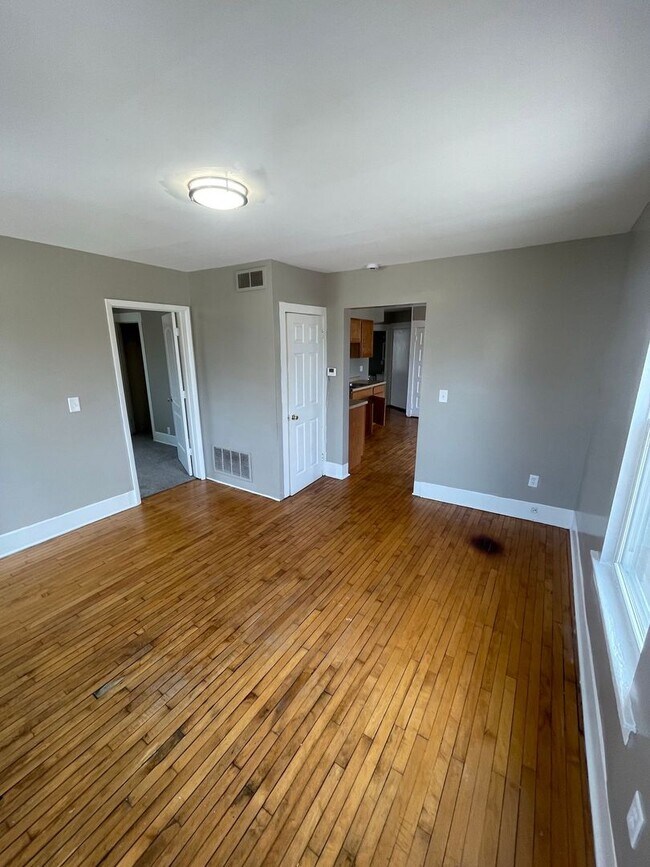 Interior Photo - 3368-3374 N Booth St 6 unit