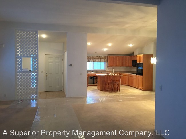 Building Photo - 2325 NE Wintergreen Dr