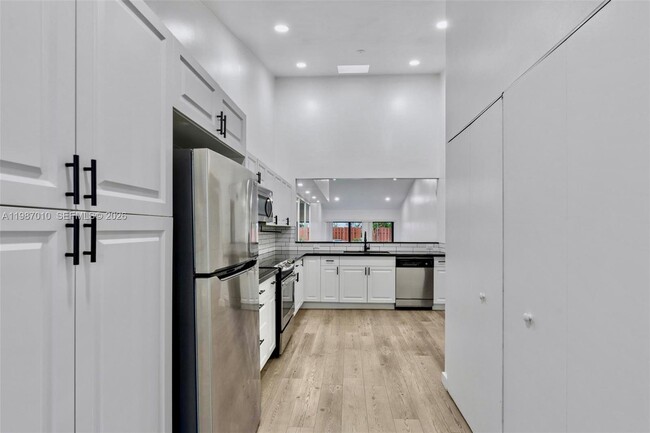 Building Photo - 518 NE 199th Ln