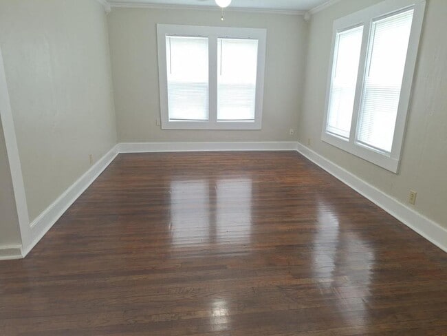 Building Photo - 506 E Main St