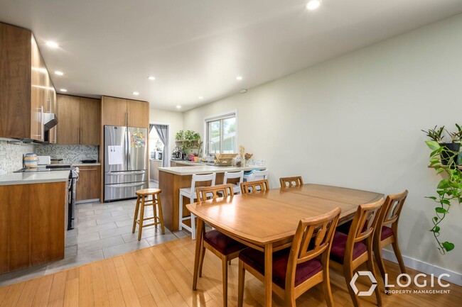Building Photo - Beautiful Home in Excellent Location!