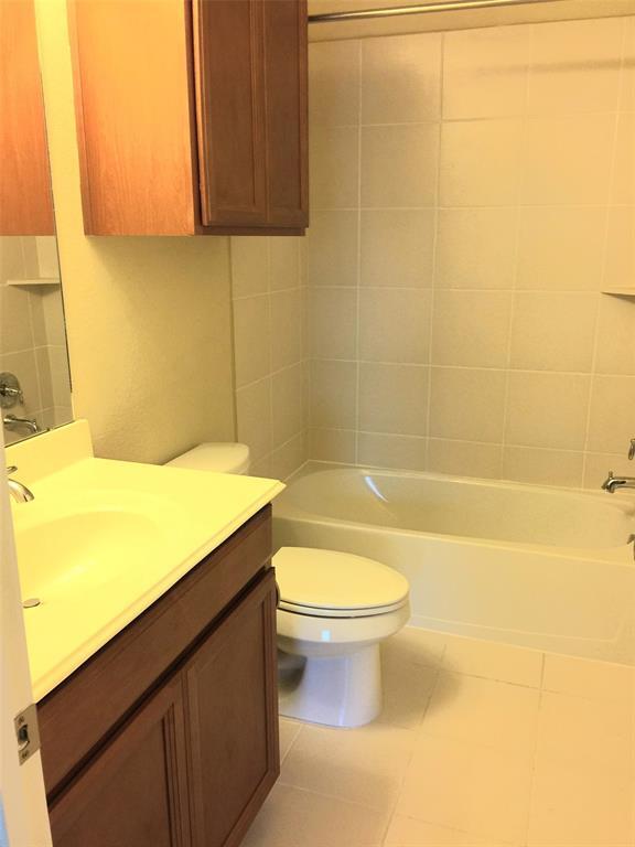 Building Photo - 15610 Whisper Woods Dr