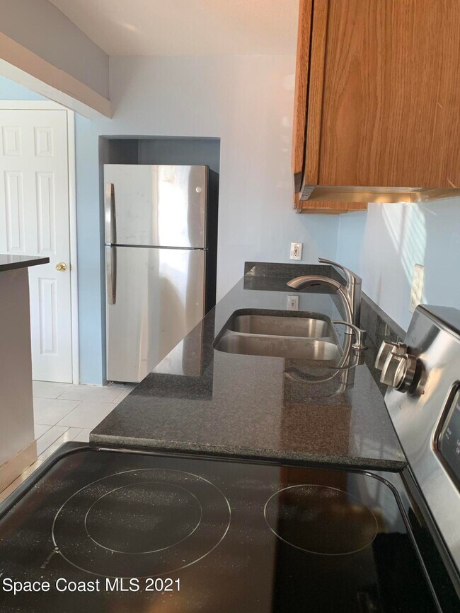 Building Photo - 302 Lincoln Ave