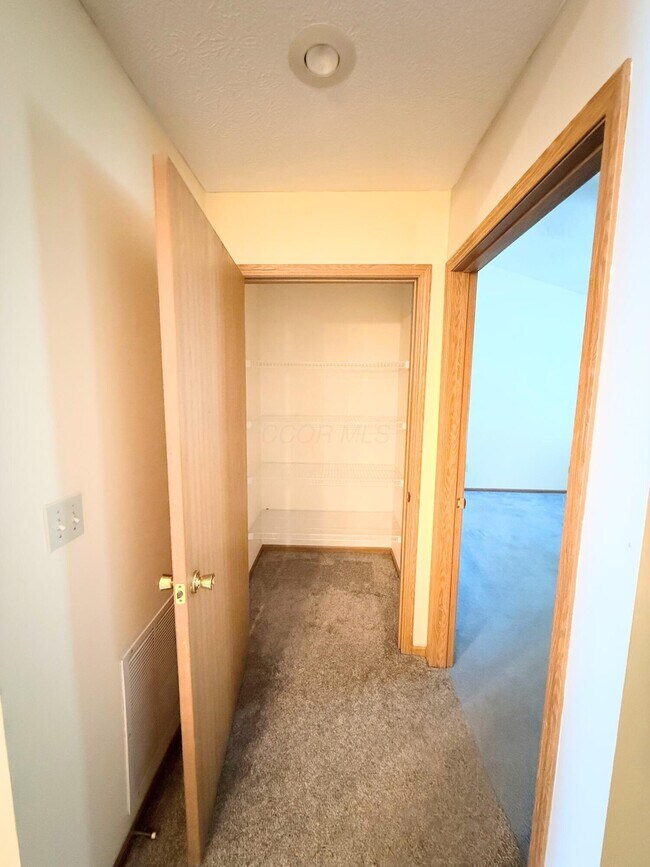 Building Photo - 1229 Rivercrest Dr S