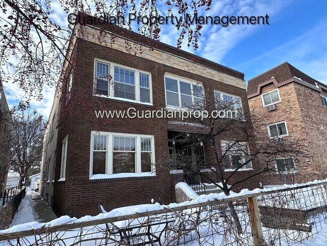 Building Photo - Spacious Condo With Office, Dishwasher, 1 Parking Space, Hardwood Floors, Free Laundry