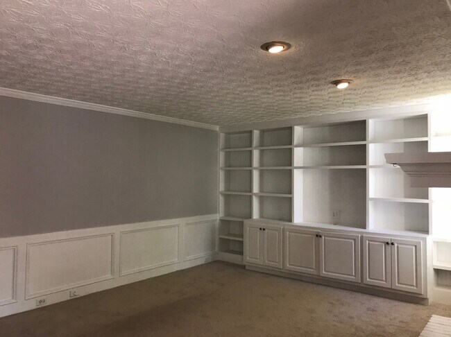 Building Photo - Great 4 Bedroom 2.5 Bath home in East Cobb...