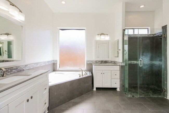 Building Photo - 11021 E Dover St