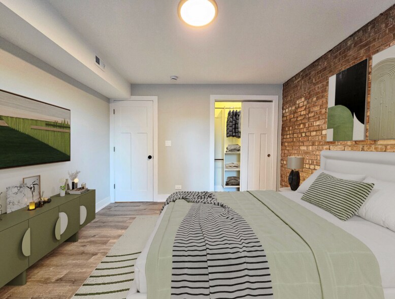 Building Photo - 1223 N La Salle Dr