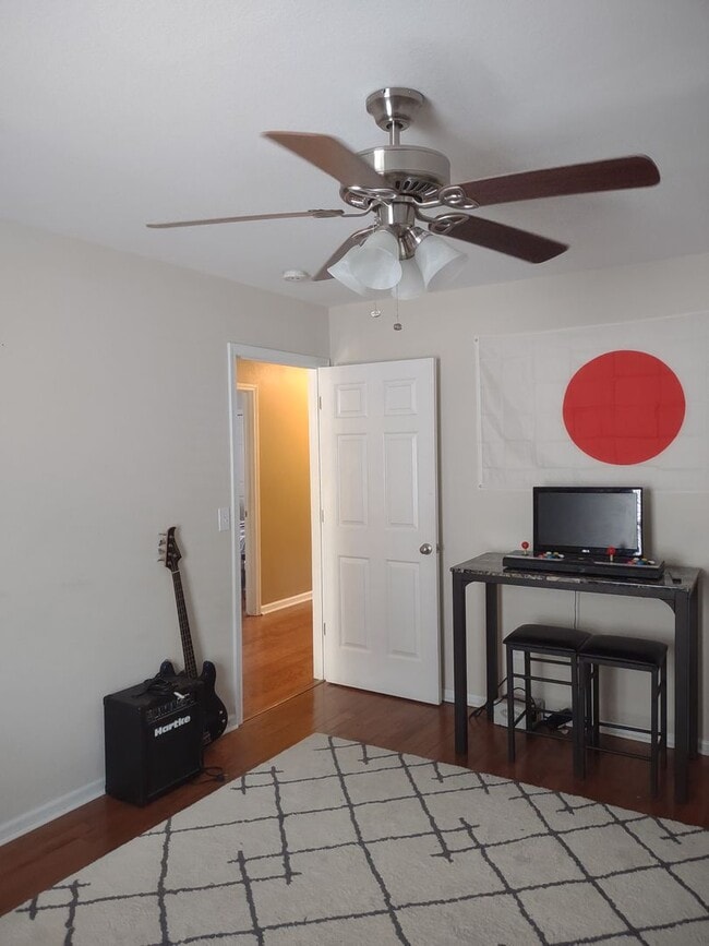 Building Photo - Outstanding FIVE Bedroom Home in Northeast Columbia!