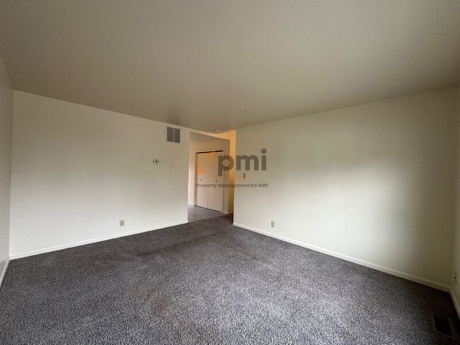 Building Photo - 705 Carla Dr