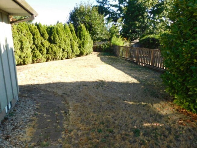 Building Photo - 3Bd/1.5Ba Single Story House - For Viewing!
