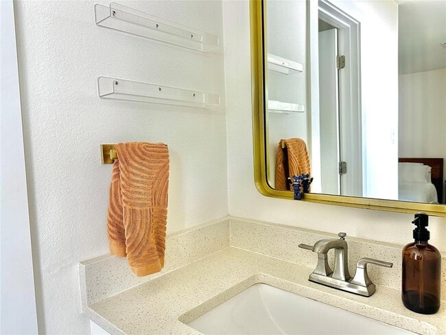 Building Photo - 4504 W Village Ct