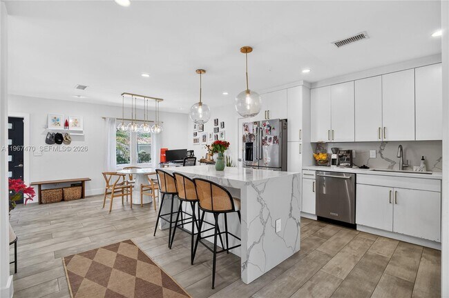 Building Photo - 837 Alberca St