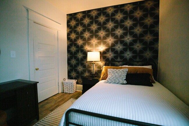 Building Photo - 1011 Forest Park Blvd NW