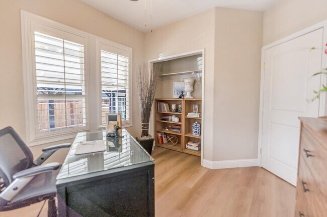 Building Photo - Beautiful Southside Los Banos Rental