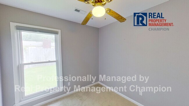 Building Photo - Charming Ranch Style Home with Spacious Fenced Yard