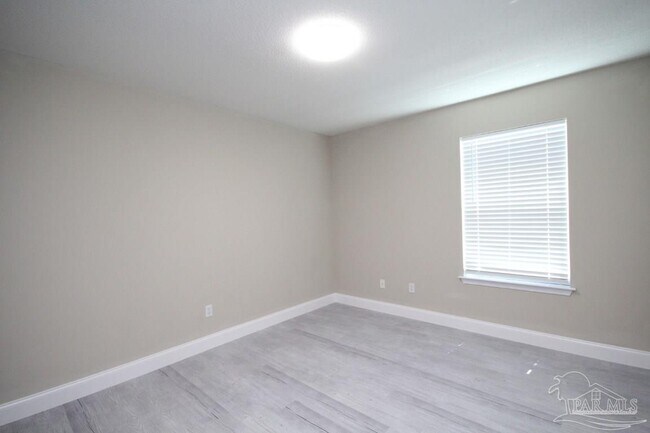 Building Photo - 2437 Gulf Breeze Ave