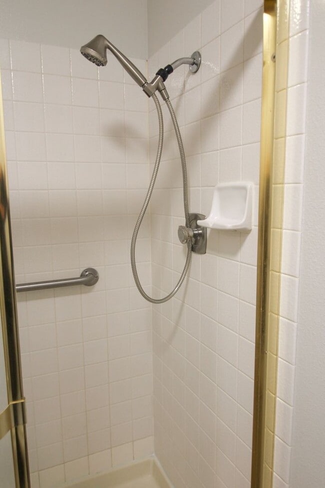 Building Photo - Remodeled Redding Condo!