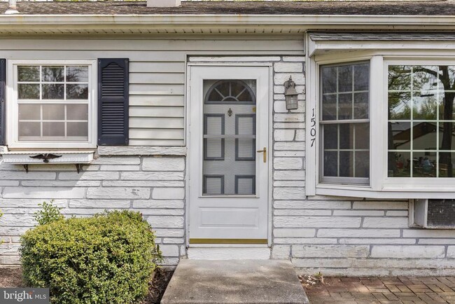 Building Photo - 1507 Clearbrook Ave
