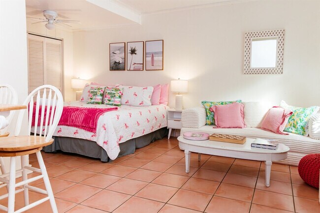 Building Photo - 519 28th St