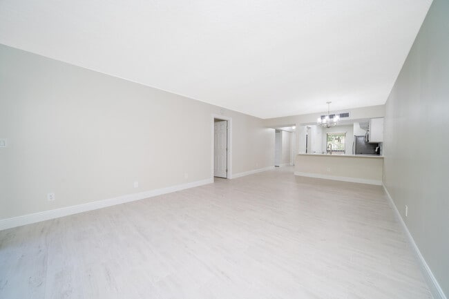 Building Photo - 208 Brackenwood Terrace