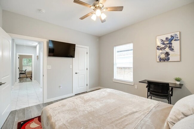 Building Photo - 3523 Bain St