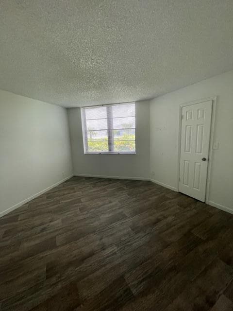 Building Photo - 211 Lake Pointe Dr
