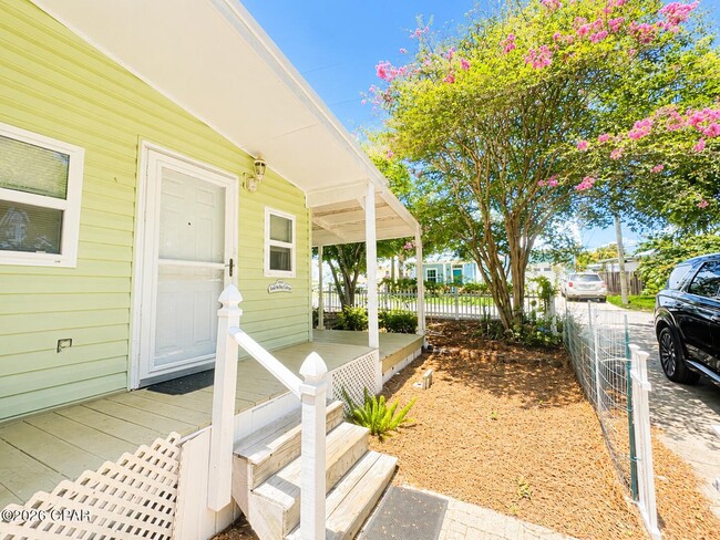 Building Photo - 208 El Prado Pl