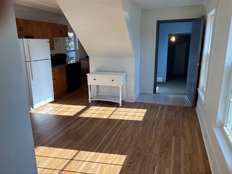 Building Photo - 144 Rumford St