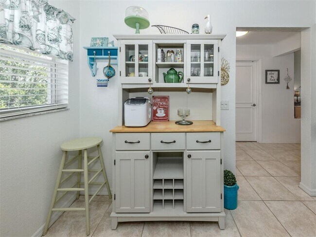 Building Photo - 26333 Nadir Rd