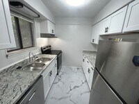 Building Photo - 240 Jamil Rd