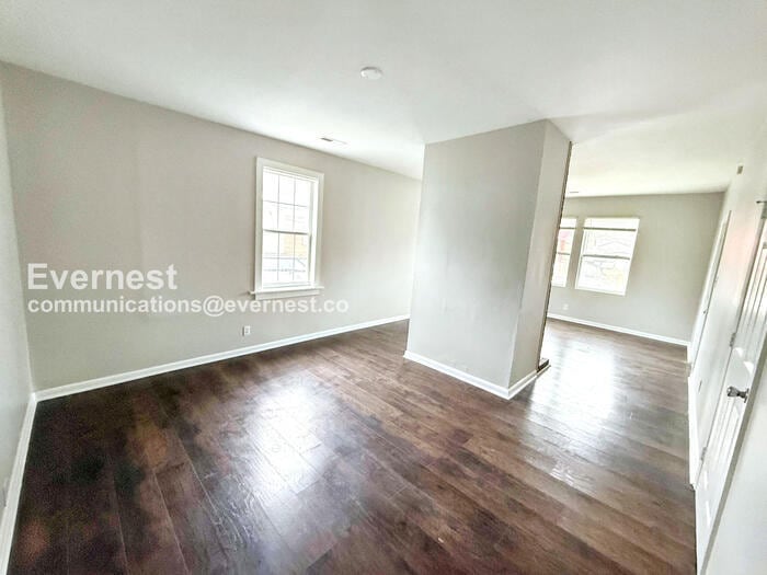 Building Photo - 318 Oregon St