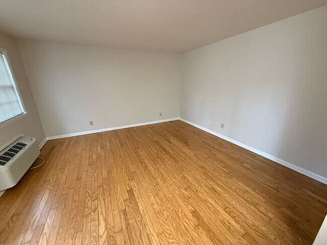 Building Photo - Duke View Apartments