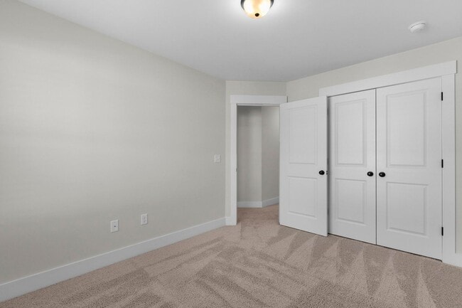 Building Photo - Townhome in Hampstead!