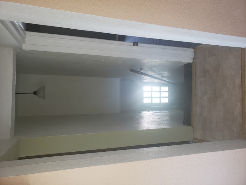 Building Photo - 324 W 6th St