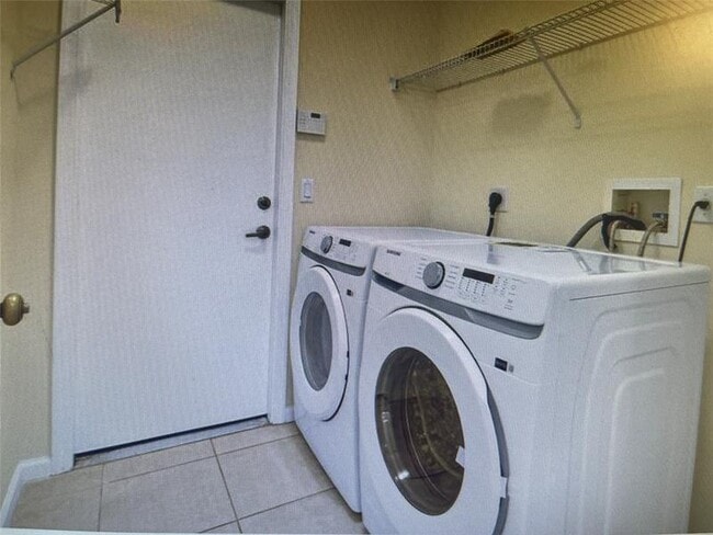 Building Photo - 392 SW Kane Ave