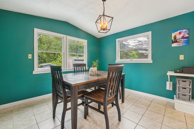 Building Photo - 44 Simsbury Manor Dr