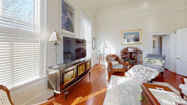 Building Photo - 648 Clayton St