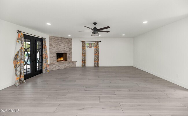 Building Photo - 1433 W Port Au Prince Ln
